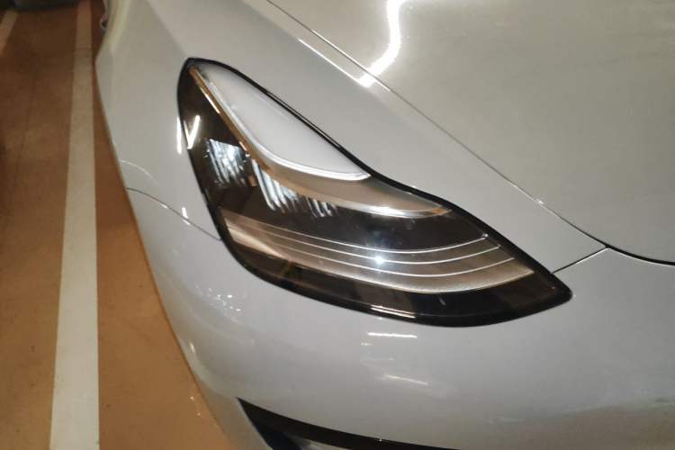 Used Tesla Model 3 2020 Revised Version Standard Range Rear-Wheel Drive – Upgraded Edition Right Front Headlight