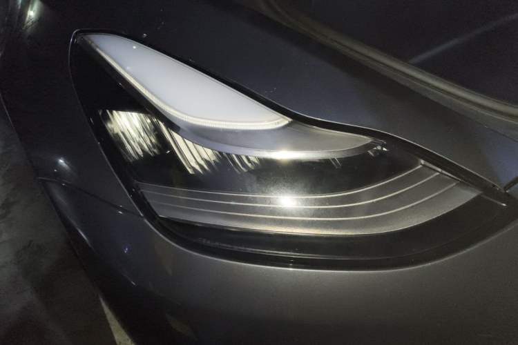 Used Tesla Model 3 2020 Revised Version Standard Range Rear-Wheel Drive – Upgraded Edition Right Front Headlight