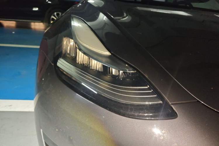 Used Tesla Model 3 2020 Revised Version Standard Range Rear-Wheel Drive – Upgraded Edition Right Front Headlight