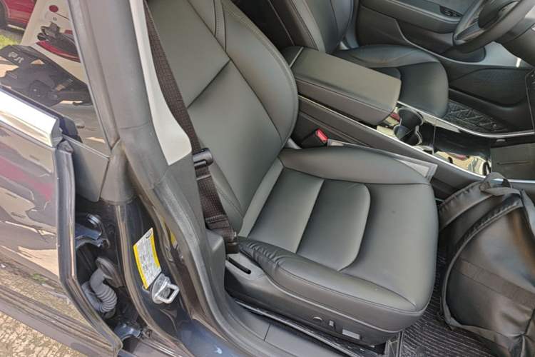 Used Tesla Model 3 2020 Revised Version Standard Range Rear-Wheel Drive – Upgraded Edition Right Front Seat