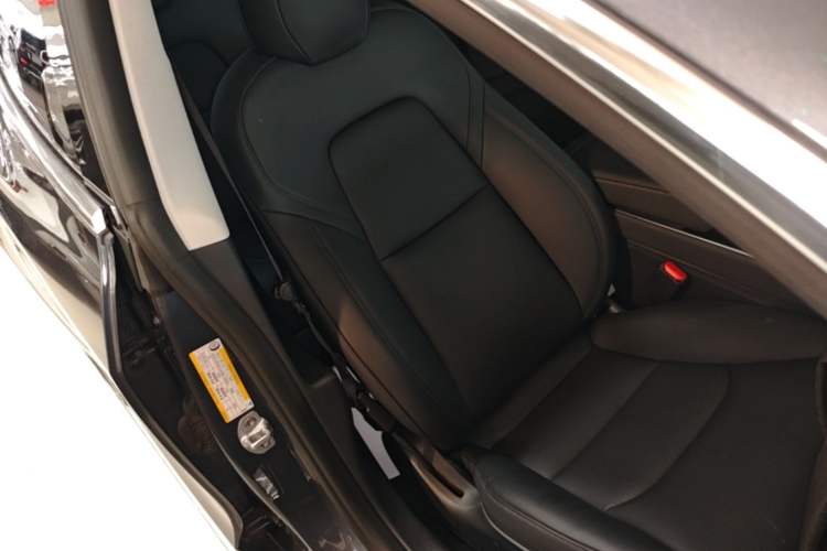 Used Tesla Model 3 2020 Revised Version Standard Range Rear-Wheel Drive – Upgraded Edition Right Front Seat