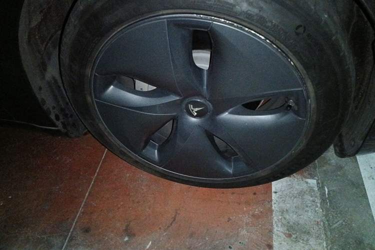 Used Tesla Model 3 2020 Revised Version Standard Range Rear-Wheel Drive – Upgraded Edition Right Front Wheel Hub