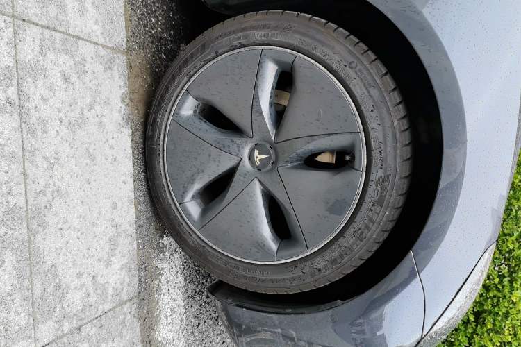 Used Tesla Model 3 2020 Refreshed Version Long-Range Rear-Wheel Drive Right Front Wheel Hub