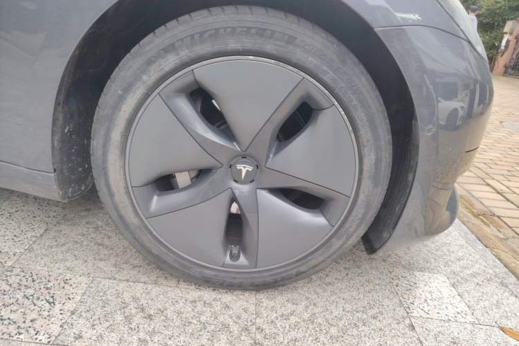 Used Tesla Model 3 2020 Revised Version Standard Range Rear-Wheel Drive – Upgraded Edition Right Front Wheel Hub
