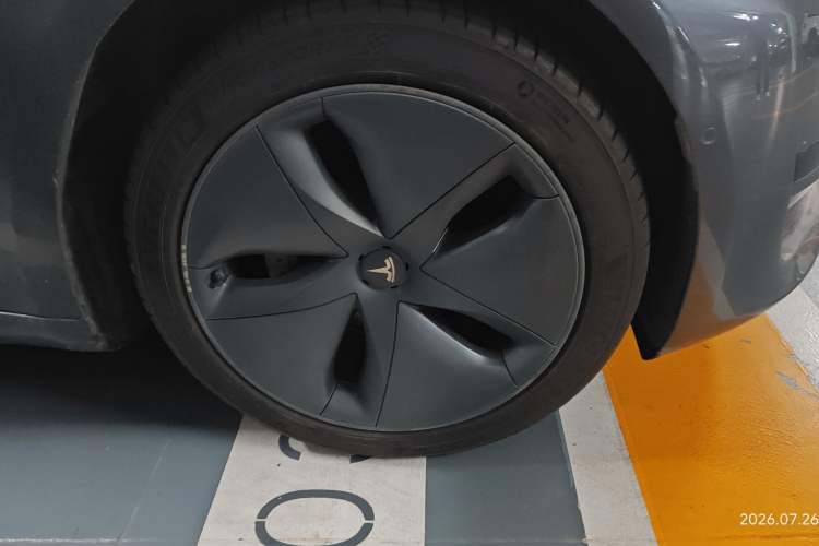 Used Tesla Model 3 2020 Standard Range Rear-Wheel Drive Upgraded Version Right Front Wheel Hub