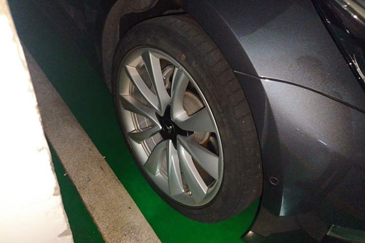 Used Tesla Model 3 2020 Refreshed Version Long-Range Rear-Wheel Drive Right Front Wheel Hub