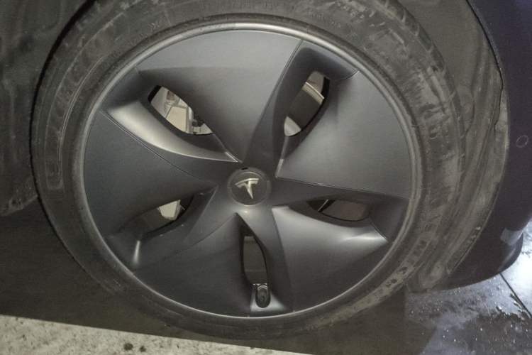 Used Tesla Model 3 2020 Revised Version Standard Range Rear-Wheel Drive – Upgraded Edition Right Front Wheel Hub
