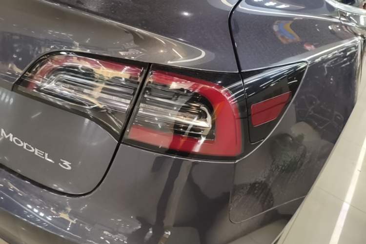 Used Tesla Model 3 2020 Revised Version Standard Range Rear-Wheel Drive – Upgraded Edition Right Rear Taillight
