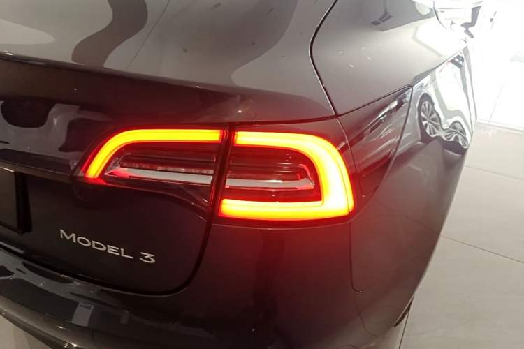 Used Tesla Model 3 2020 Standard Range Rear-Wheel Drive Upgraded Version Right Rear Taillight