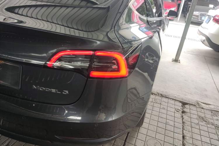 Used Tesla Model 3 2020 Revised Version Standard Range Rear-Wheel Drive – Upgraded Edition Right Rear Taillight