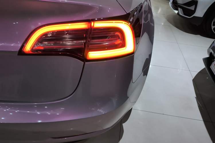 Used Tesla Model 3 2020 Revised Version Standard Range Rear-Wheel Drive – Upgraded Edition Right Rear Taillight