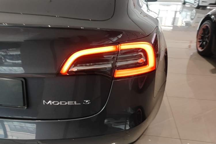 Used Tesla Model 3 2020 Revised Version Standard Range Rear-Wheel Drive – Upgraded Edition Right Rear Taillight