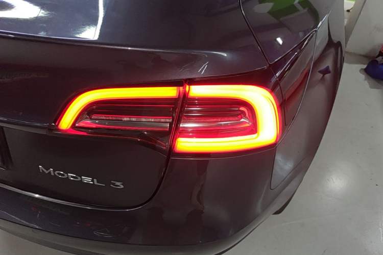 Used Tesla Model 3 2020 Refreshed Version Long-Range Rear-Wheel Drive Right Rear Taillight