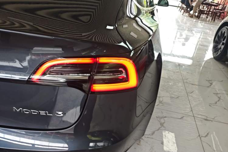 Used Tesla Model 3 2020 Revised Version Standard Range Rear-Wheel Drive – Upgraded Edition Right Rear Taillight