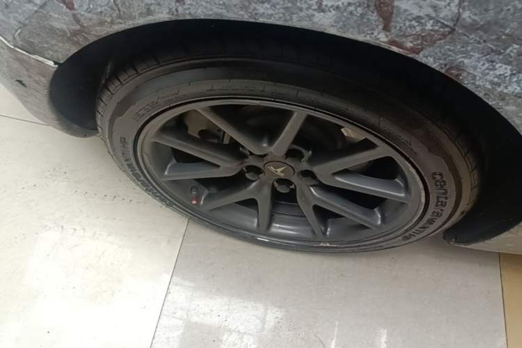 Used Tesla Model 3 2020 Revised Version Standard Range Rear-Wheel Drive – Upgraded Edition Right Rear Wheel Hub