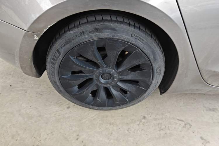 Used Tesla Model 3 2020 Revised Version Standard Range Rear-Wheel Drive – Upgraded Edition Right Rear Wheel Hub