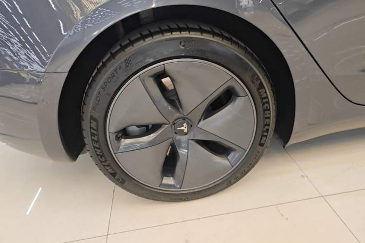 Used Tesla Model 3 2020 Revised Version Standard Range Rear-Wheel Drive – Upgraded Edition Right Rear Wheel Hub