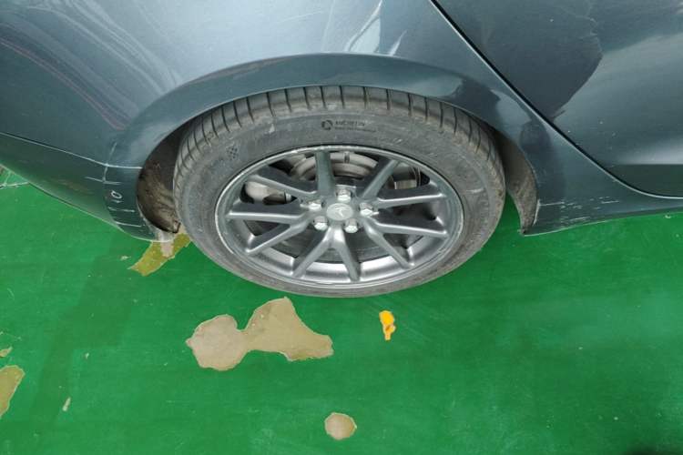 Used Tesla Model 3 2020 Revised Version Standard Range Rear-Wheel Drive – Upgraded Edition Right Rear Wheel Hub