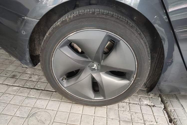 Used Tesla Model 3 2020 Revised Version Standard Range Rear-Wheel Drive – Upgraded Edition Right Rear Wheel Hub