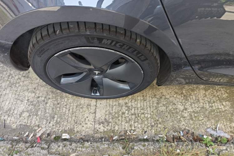 Used Tesla Model 3 2020 Revised Version Standard Range Rear-Wheel Drive – Upgraded Edition Right Rear Wheel Hub