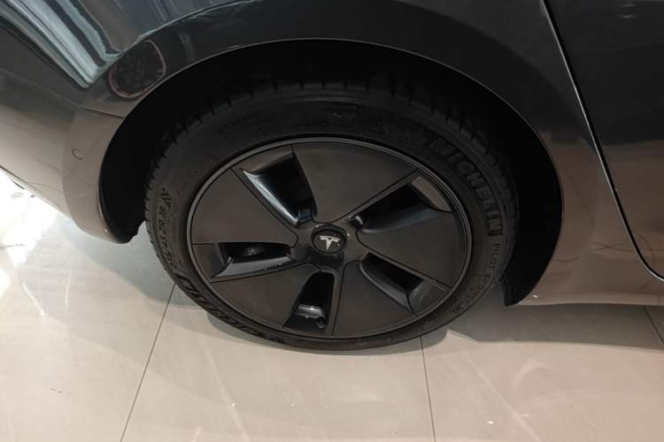 Used Tesla Model 3 2020 Revised Version Standard Range Rear-Wheel Drive – Upgraded Edition Right Rear Wheel Hub