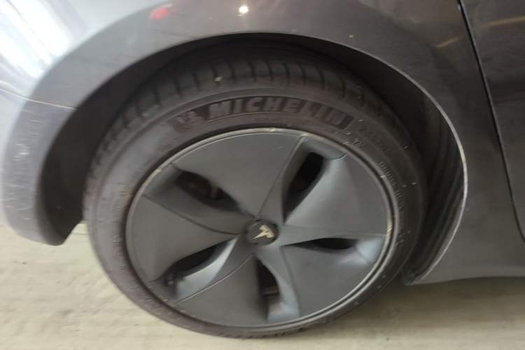 Used Tesla Model 3 2020 Revised Version Standard Range Rear-Wheel Drive – Upgraded Edition Right Rear Wheel Hub