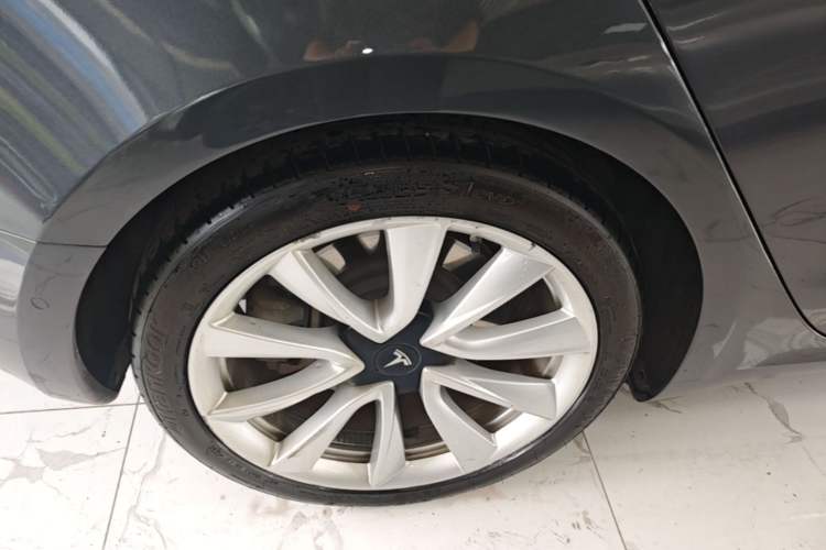 Used Tesla Model 3 2020 Revised Version Standard Range Rear-Wheel Drive – Upgraded Edition Right Rear Wheel Hub