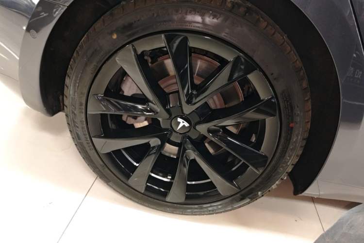 Used Tesla Model 3 2020 Revised Version Standard Range Rear-Wheel Drive – Upgraded Edition Right Rear Wheel Hub