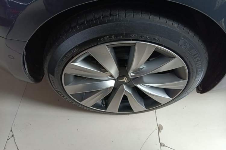 Used Tesla Model 3 2020 Revised Version Standard Range Rear-Wheel Drive – Upgraded Edition Right Rear Wheel Hub