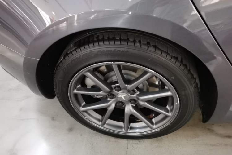 Used Tesla Model 3 2020 Revised Version Standard Range Rear-Wheel Drive – Upgraded Edition Right Rear Wheel Hub