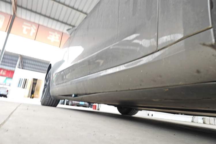 Used Tesla Model 3 2020 Revised Version Standard Range Rear-Wheel Drive – Upgraded Edition Right Side Sill