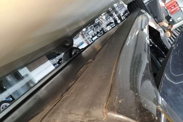 Used Tesla Model 3 2020 Revised Version Standard Range Rear-Wheel Drive – Upgraded Edition Right Side Sill