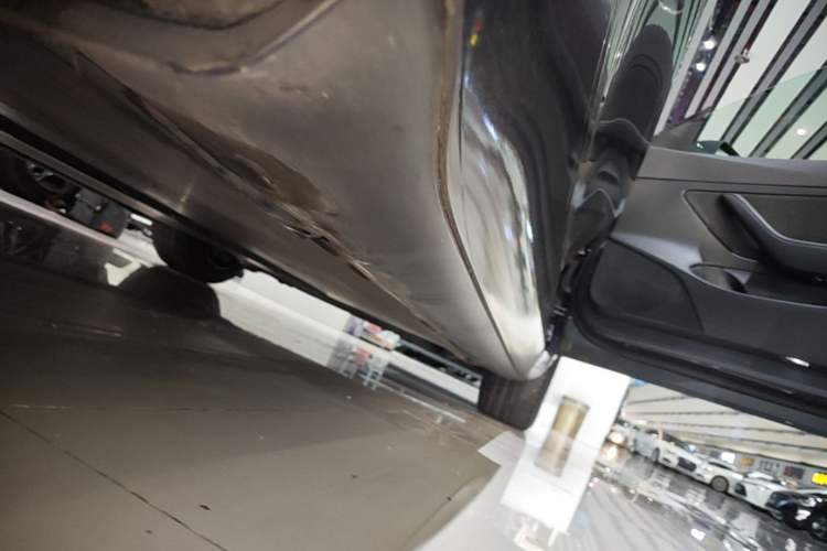 Used Tesla Model 3 2020 Standard Range Rear-Wheel Drive Upgraded Version Right Side Sill