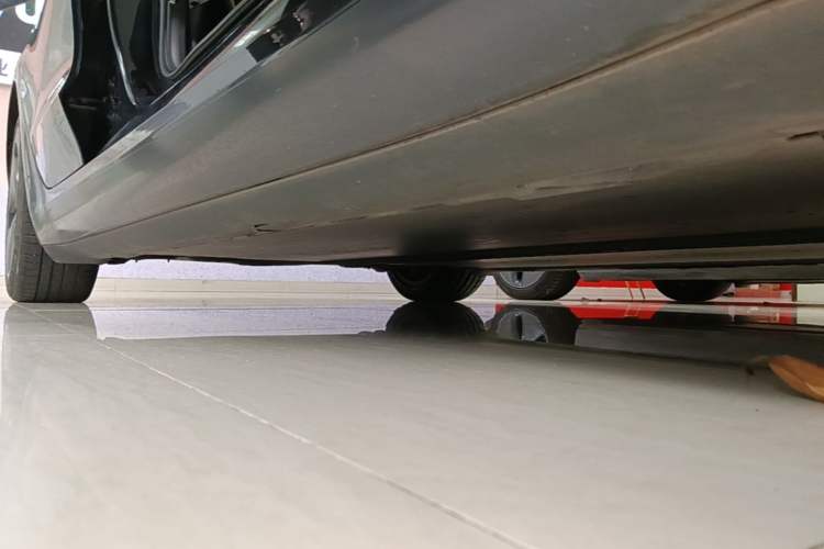 Used Tesla Model 3 2020 Refreshed Version Long-Range Rear-Wheel Drive Right Side Sill