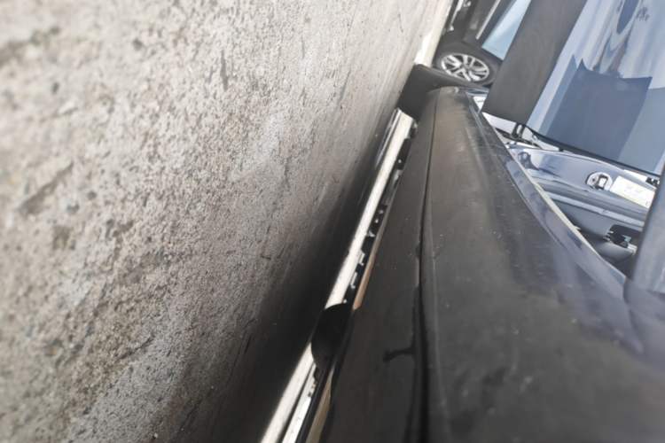 Used Tesla Model 3 2020 Revised Version Standard Range Rear-Wheel Drive – Upgraded Edition Right Side Sill