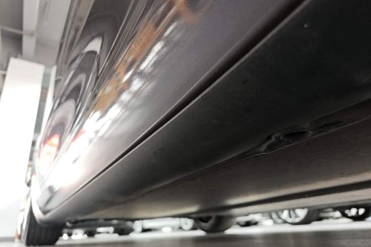 Used Tesla Model 3 2020 Standard Range Rear-Wheel Drive Upgraded Version Right Side Sill