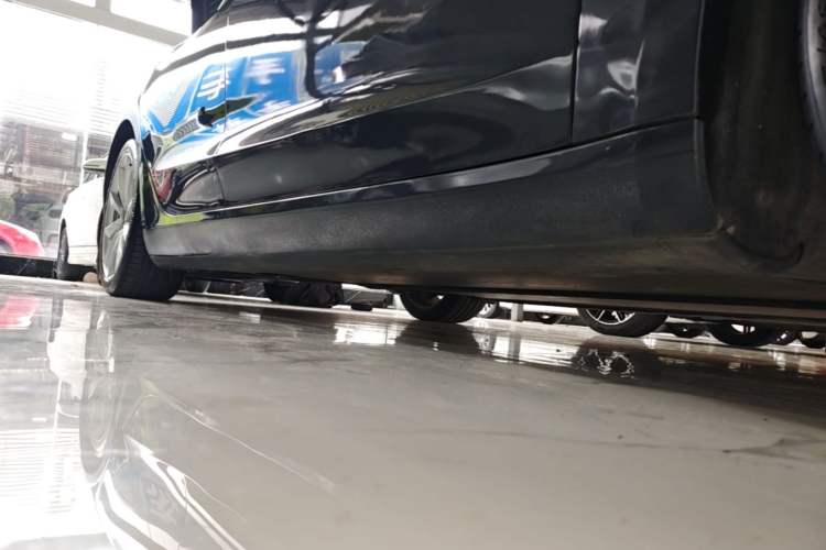 Used Tesla Model 3 2020 Revised Version Standard Range Rear-Wheel Drive – Upgraded Edition Right Side Sill