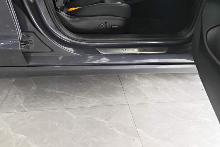 Used Tesla Model 3 2020 Standard Range Rear-Wheel Drive Upgraded Version Right Side Sill