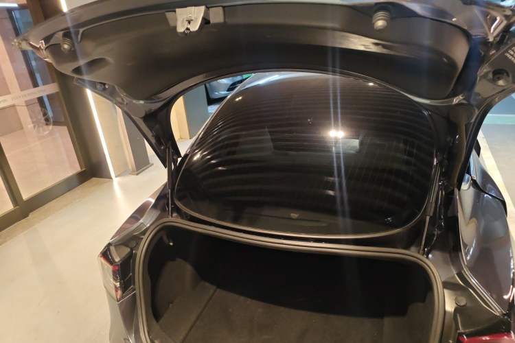 Used Tesla Model 3 2020 Revised Version Standard Range Rear-Wheel Drive – Upgraded Edition Trunk