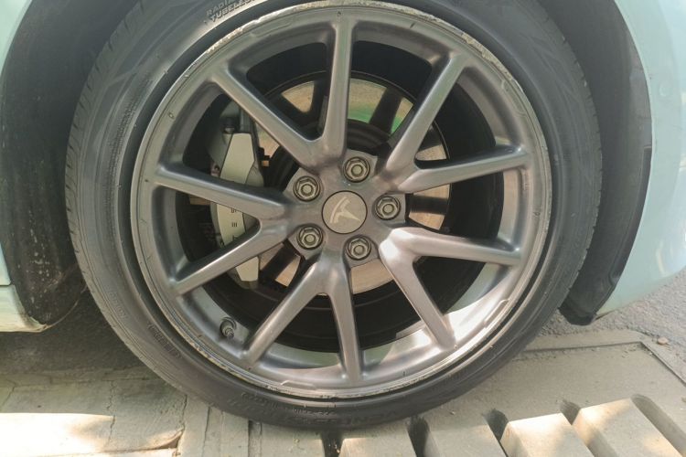 Used Tesla Model 3 2020 Standard Range Rear-Wheel Drive Upgraded Version Right Front Wheel Hub