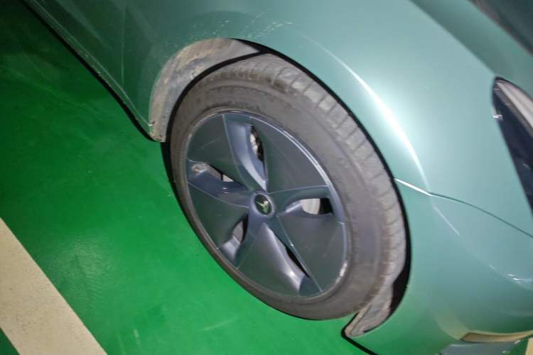 Used Tesla Model 3 2020 Standard Range Rear-Wheel Drive Upgraded Version Right Front Wheel Hub