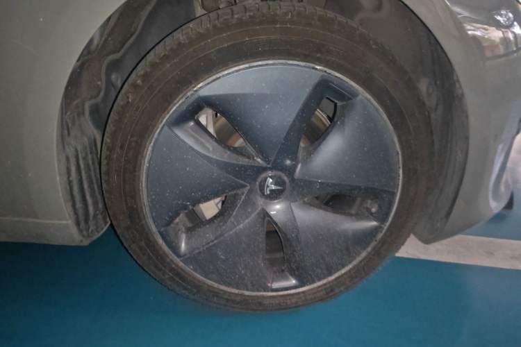 Used Tesla Model 3 2020 Standard Range Rear-Wheel Drive Upgraded Version Right Front Wheel Hub