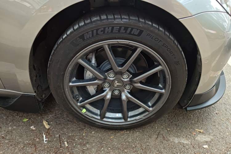 Used Tesla Model 3 2020 Standard Range Rear-Wheel Drive Upgraded Version Right Front Wheel Hub