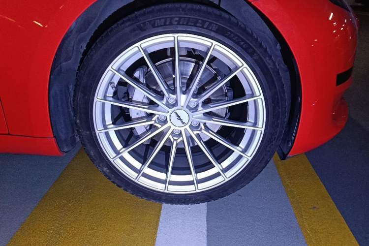 Used Tesla Model 3 2020 Standard Range Rear-Wheel Drive Upgraded Version Right Front Wheel Hub
