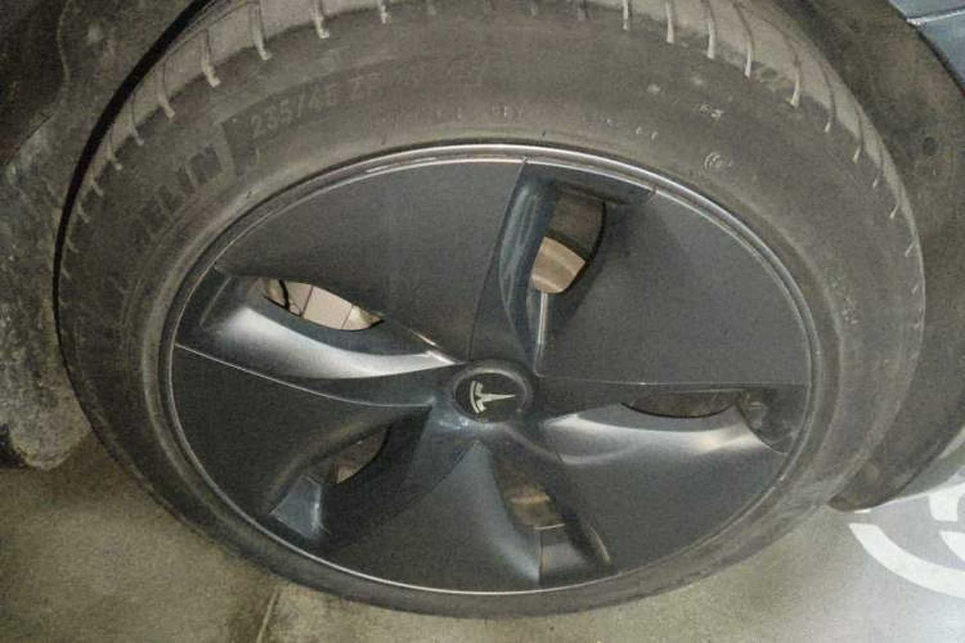 Used Tesla Model 3 2020 Long-Range Rear-Wheel-Drive Version Right Front Wheel Hub