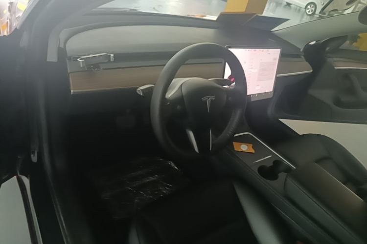 Used Tesla Model 3 2020 Revised Version Standard Range Rear-Wheel Drive – Upgraded Edition Center Console