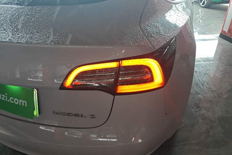 Used Tesla Model 3 2020 Revised Version Standard Range Rear-Wheel Drive – Upgraded Edition Right Rear Taillight