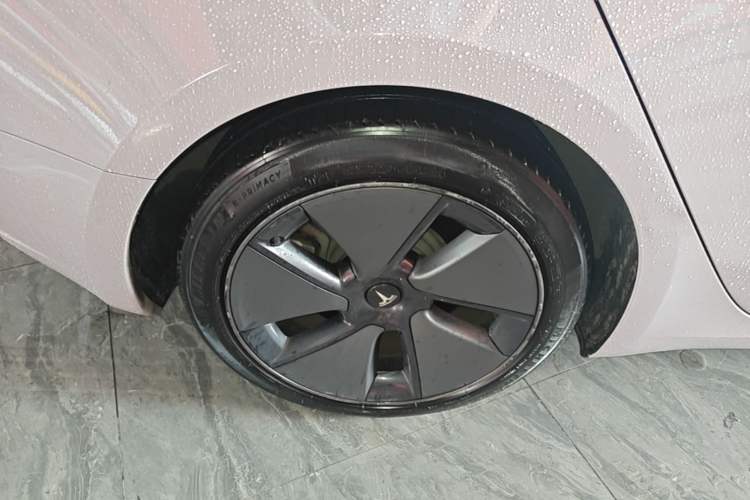 Used Tesla Model 3 2020 Revised Version Standard Range Rear-Wheel Drive – Upgraded Edition Right Rear Wheel Hub