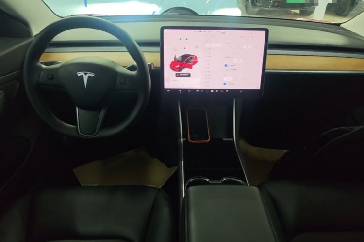 Used Tesla Model 3 2020 Revised Version Standard Range Rear-Wheel Drive – Upgraded Edition Center Console