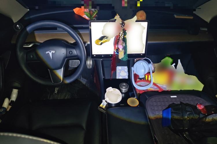 Used Tesla Model 3 2020 Revised Version Standard Range Rear-Wheel Drive – Upgraded Edition Center Console